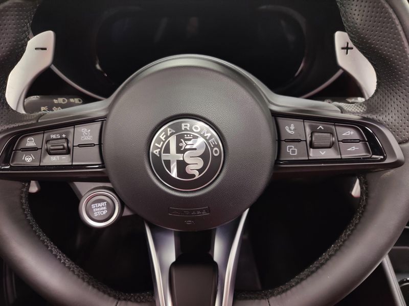 2024 Alfa Romeo Giulia Veloce AWD w/Sunroof/NAV/Activ AsstImage 32