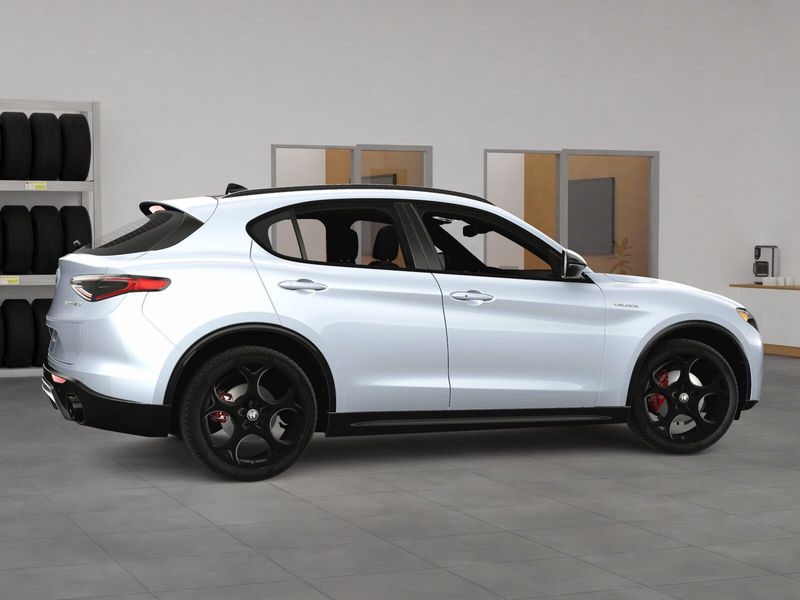 2025 Alfa Romeo Stelvio Sprint Base photo 2