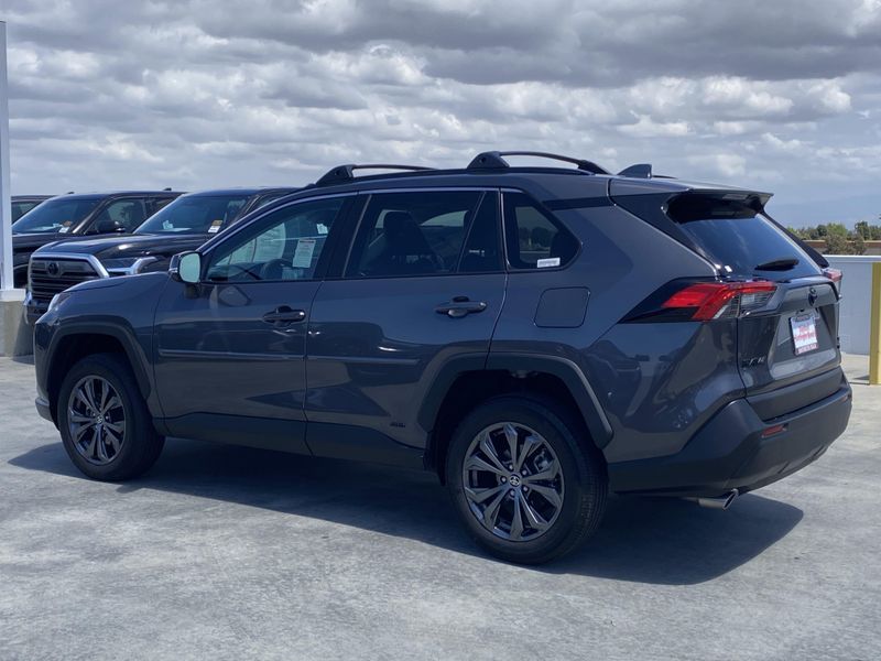 2024 Toyota RAV4 XLE PremiumImage 6