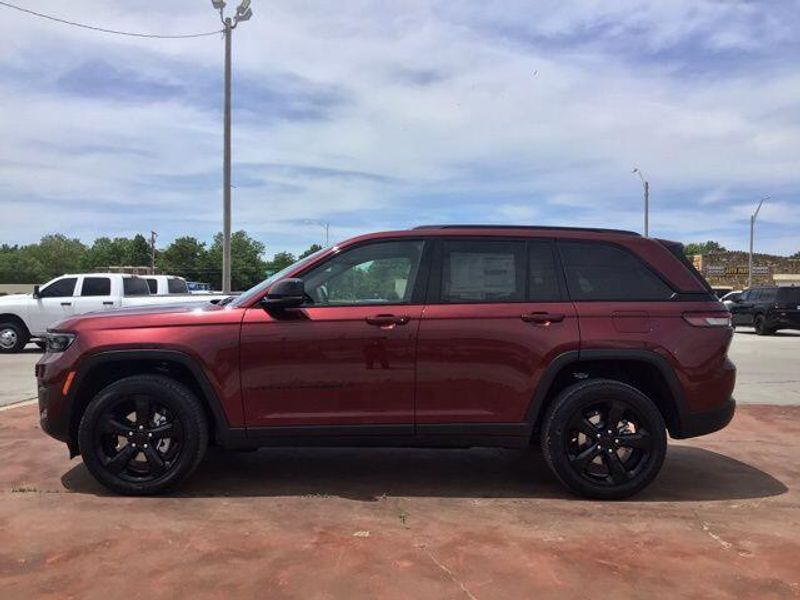 New 2025 Jeep Grand Cherokee Altitude X 4x2Image 2