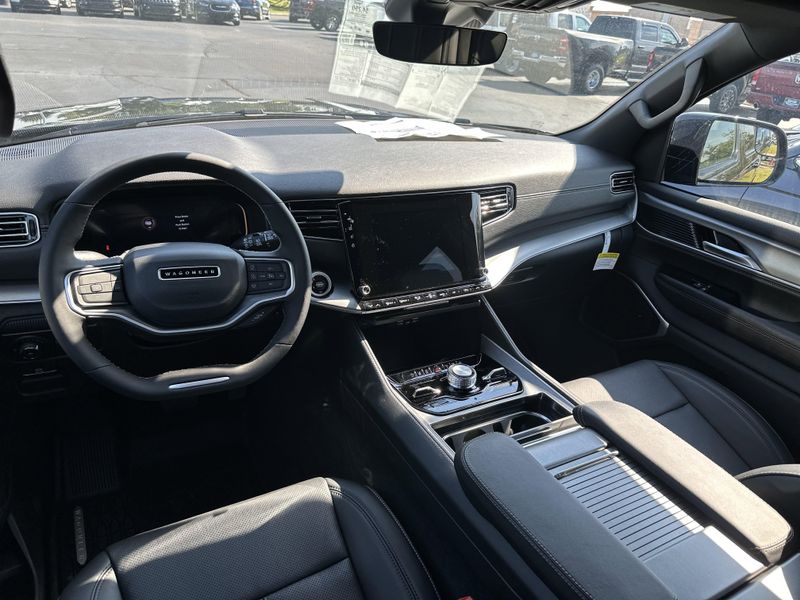 2025 Jeep Wagoneer Overland 4x4Image 23