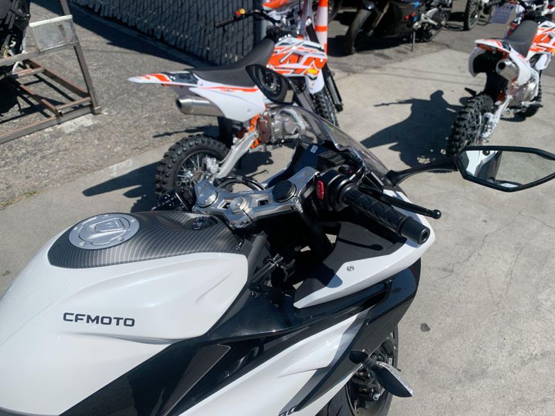 New 2025 CFMOTO 300SS Image 18