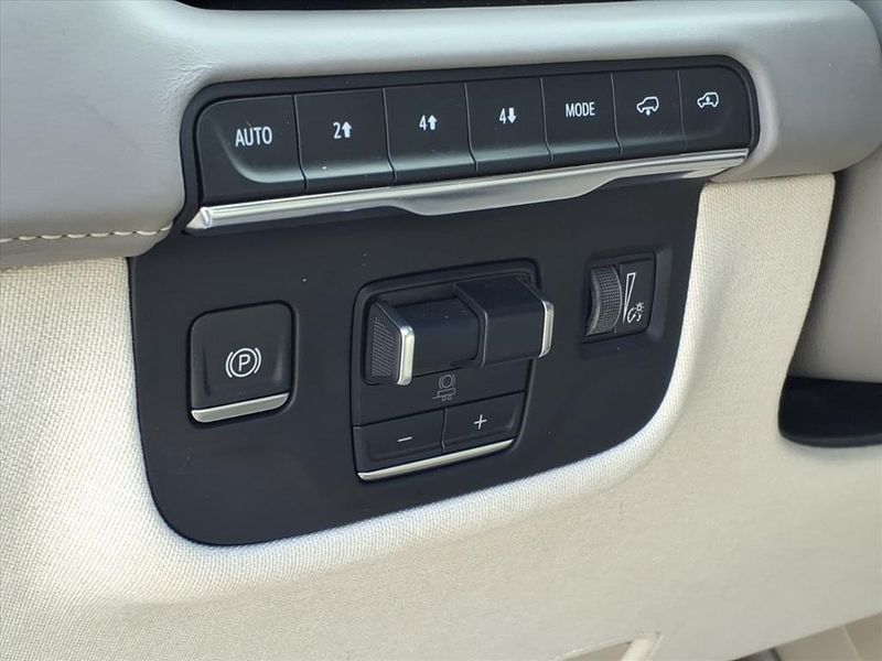 Used 2023 Cadillac Escalade Sport PlatinumImage 19