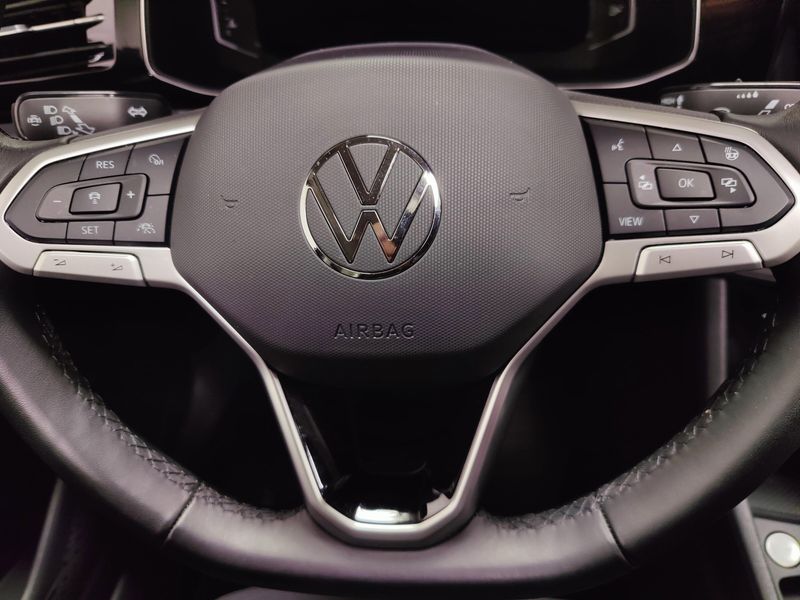 Used 2025 Volkswagen Jetta SEL w/Sunroof & NavigationImage 27