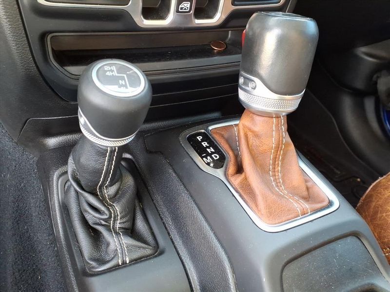 Used 2019 Jeep Wrangler Unlimited SaharaImage 23