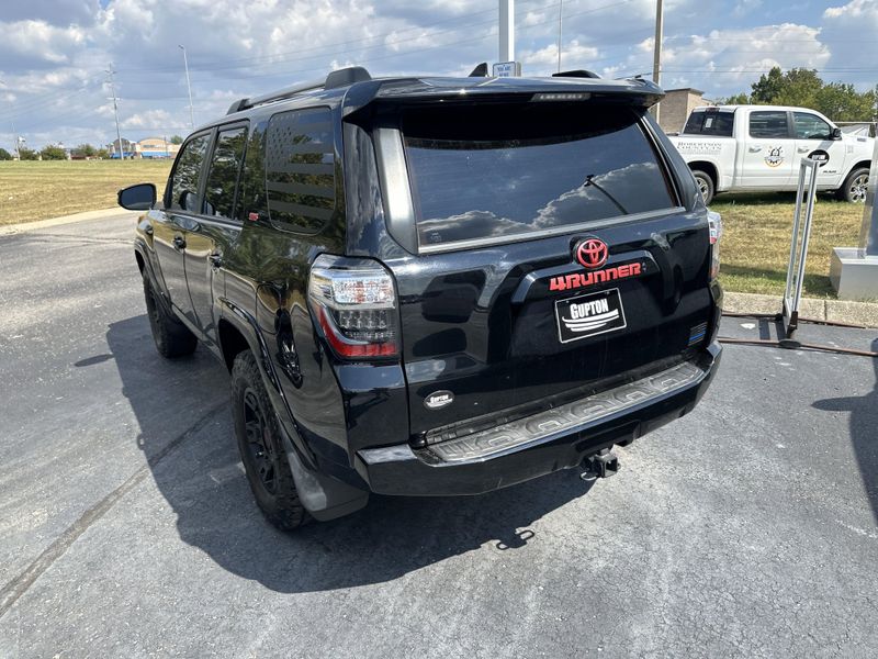 2020 Toyota 4Runner SR5 Premium photo 9