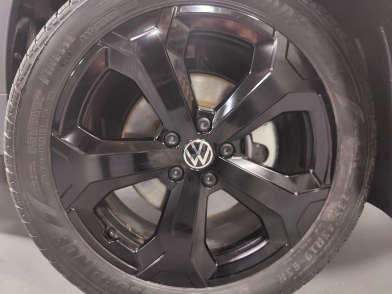 Used 2025 Volkswagen Taos SEL AWD w/Sunroof/NavImage 18