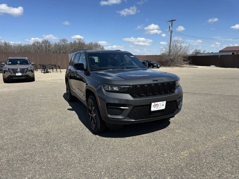 2024 Jeep Grand Cherokee Altitude X 4x4Image 2