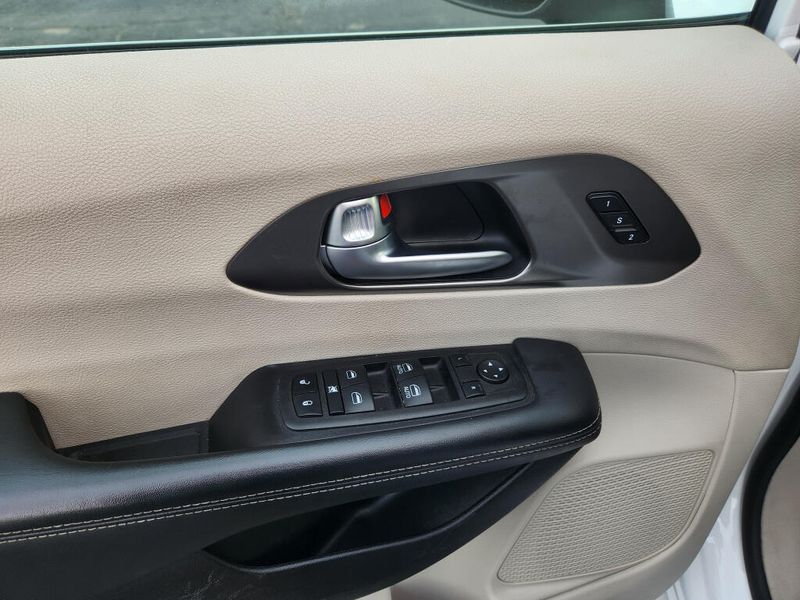 Used 2023 Chrysler Pacifica Touring L