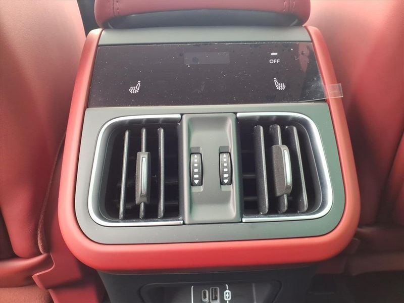 2025 Maserati Grecale photo 13