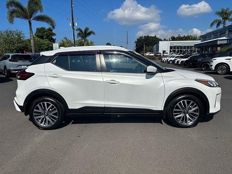 2021 Nissan Kicks SV photo 3