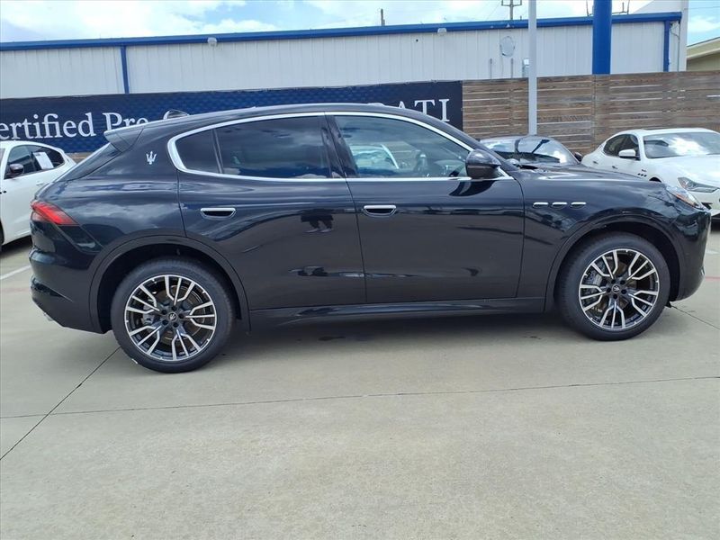 2025 Maserati Grecale photo 4