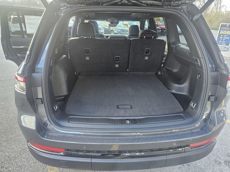 New 2025 Jeep Grand Cherokee Limited 4x4Image 10