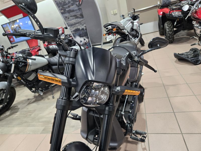 USED 2019 HARLEY SOFTAIL FXDR 114 Image 15