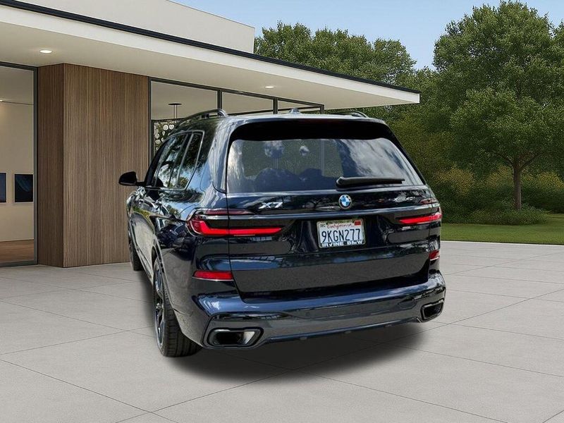 Used 2024 BMW X7 xDrive40iImage 11