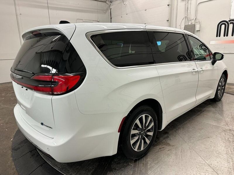 2023 Chrysler Pacifica Hybrid Touring LImage 15