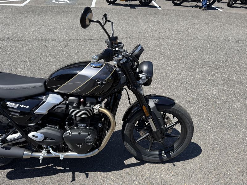 2025 Triumph Speed Twin 900 - PHANTOM BLACK 