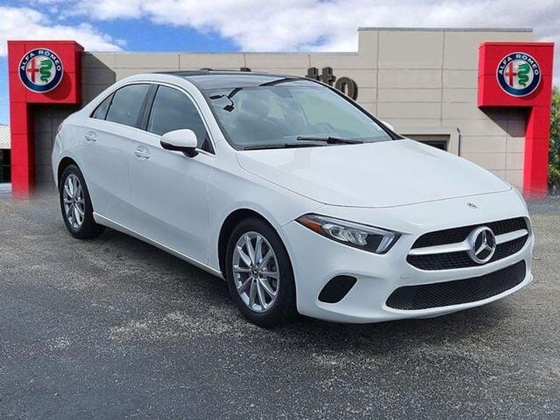 2021 Mercedes Benz A 220 4MATIC photo 3