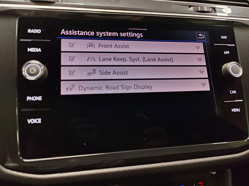 Used 2024 Volkswagen Tiguan AWD SEL R-Line w/Sunroof/NavImage 15