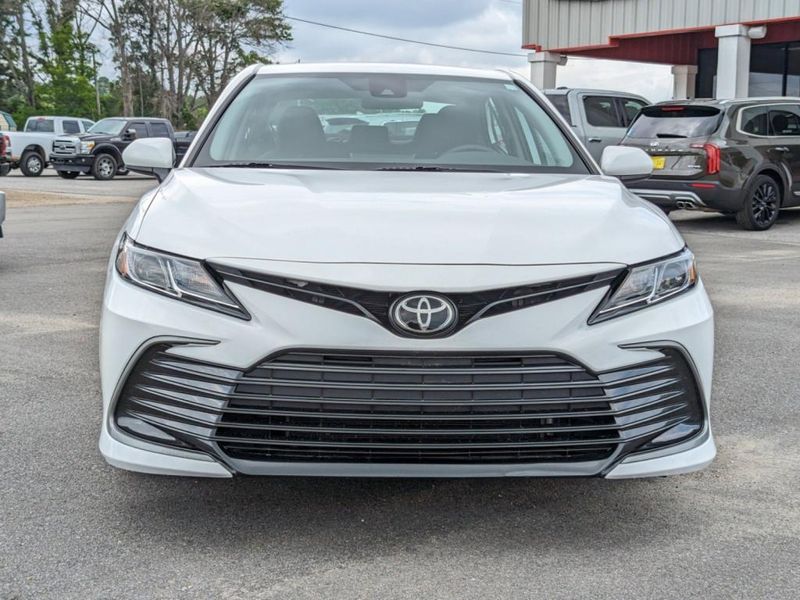 2022 Toyota Camry LE in a WHITE exterior color. Johnson Dodge 601-693-6343 pixelmotiondemo.com 