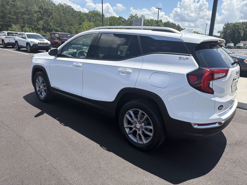 Used 2024 GMC Terrain SLTImage 16
