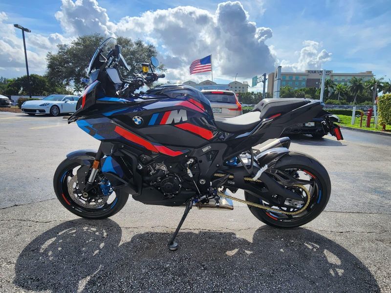 2026 BMW M 1000 XRImage 1