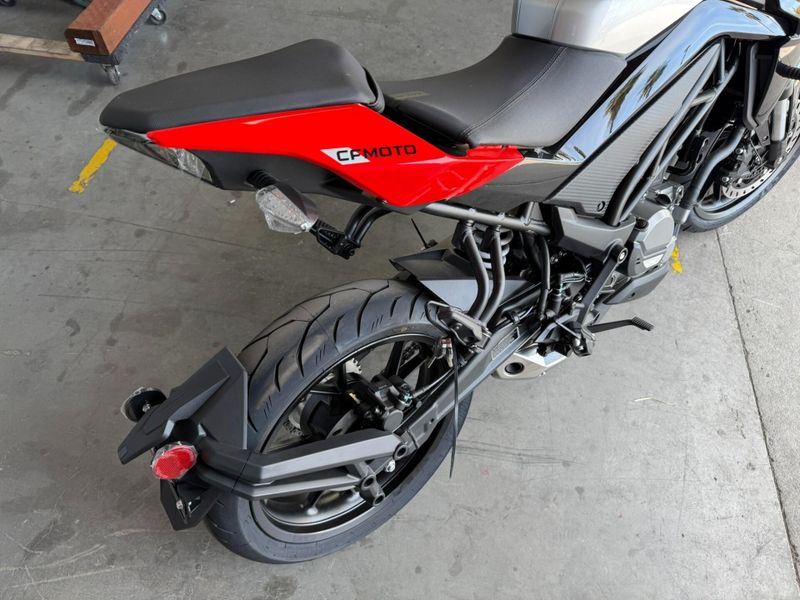 New 2025 CFMOTO 300NK Image 17