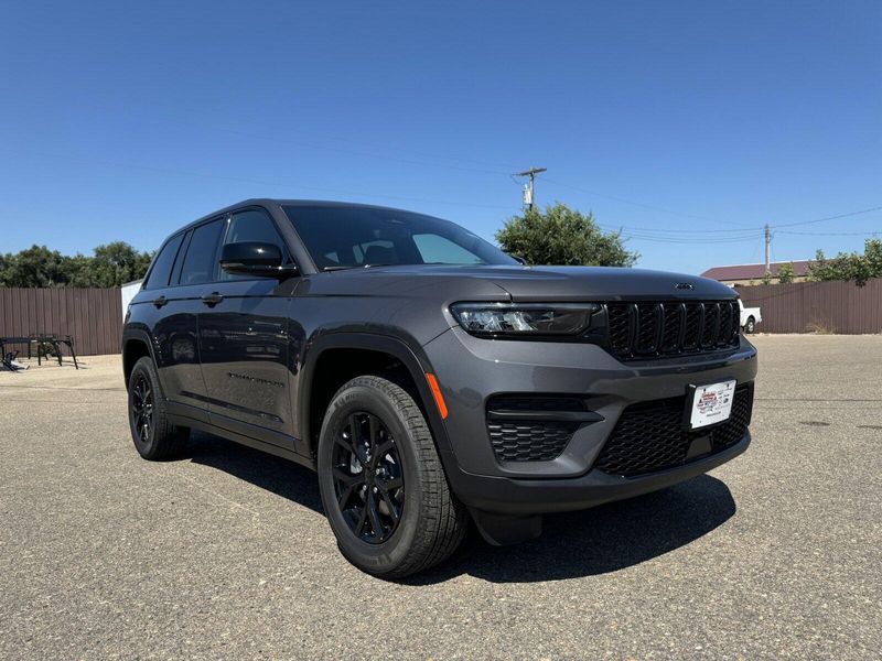 2024 Jeep Grand Cherokee Altitude XImage 2