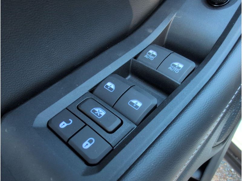 New 2027 Jeep Grand Cherokee L Laredo Altitude 4x2Image 12