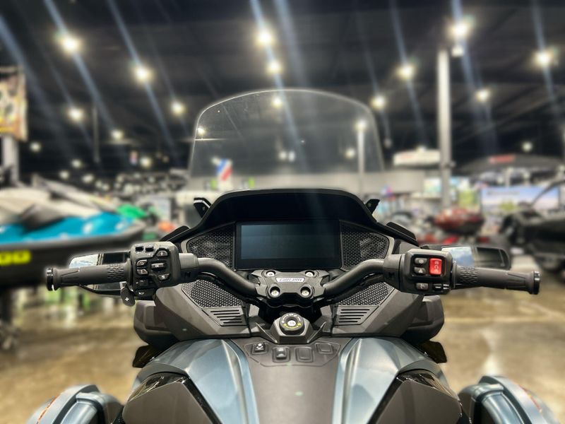 New 2026 Can-Am SPYDER RT (SE6) Image 16