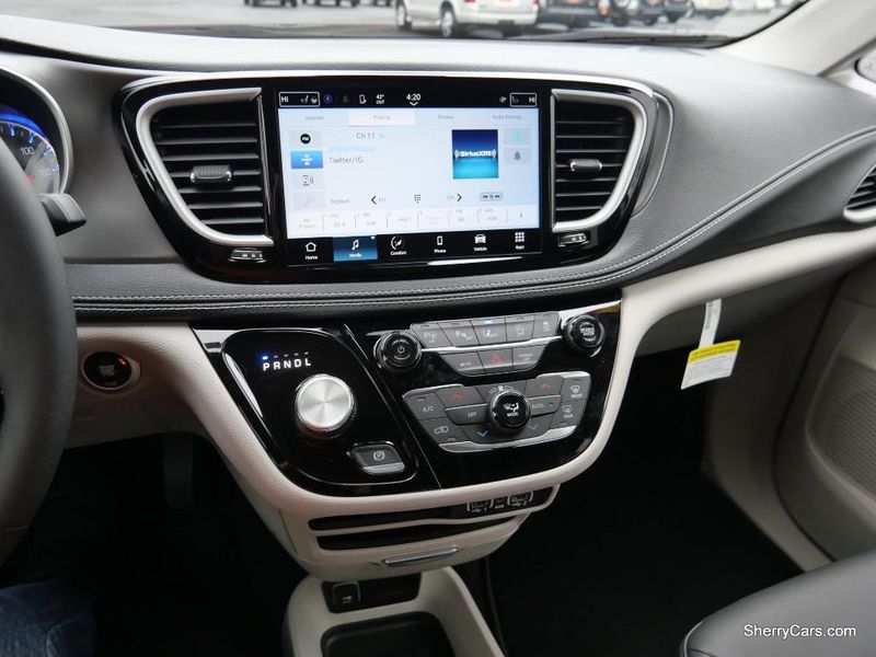 2023 Chrysler Pacifica Touring LImage 23