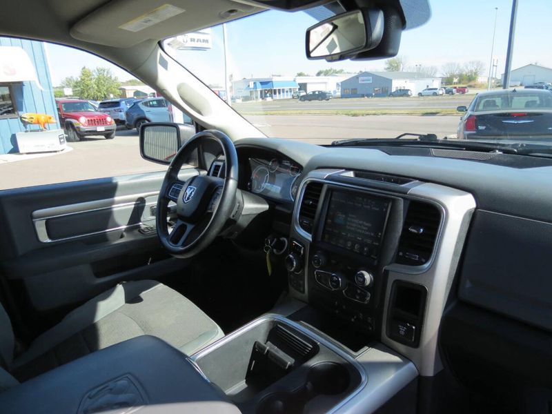 Used 2017 RAM 1500 SLT 4x4 4dr Crew Cab 5.5 ft. SB PickupImage 28