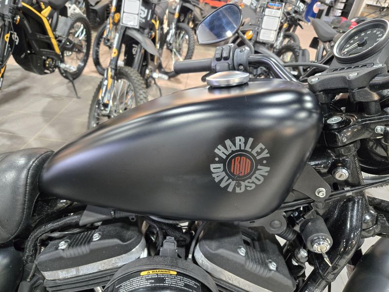 USED 2022 HARLEY SPORTSTER IRON 883 Image 6