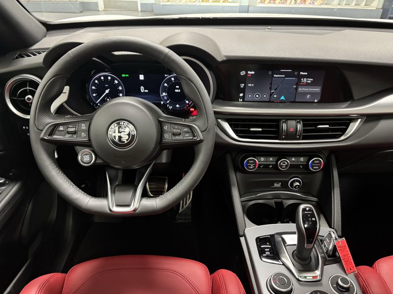 New 2025 Alfa Romeo Stelvio AwdImage 11