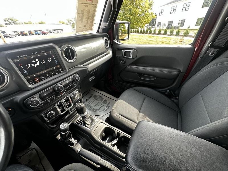 2021 Jeep Wrangler Unlimited Sahara photo 15