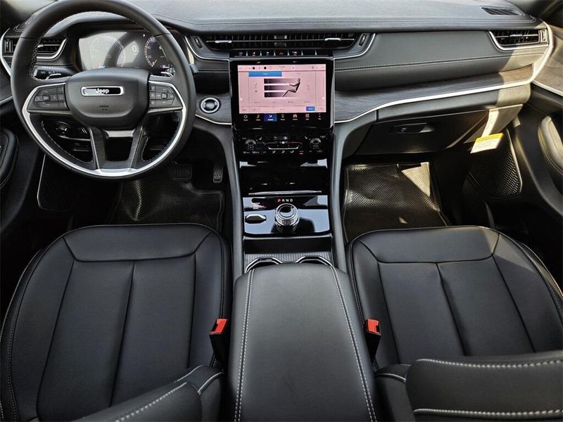 2025 Jeep Grand Cherokee L Limited 4x4Image 29