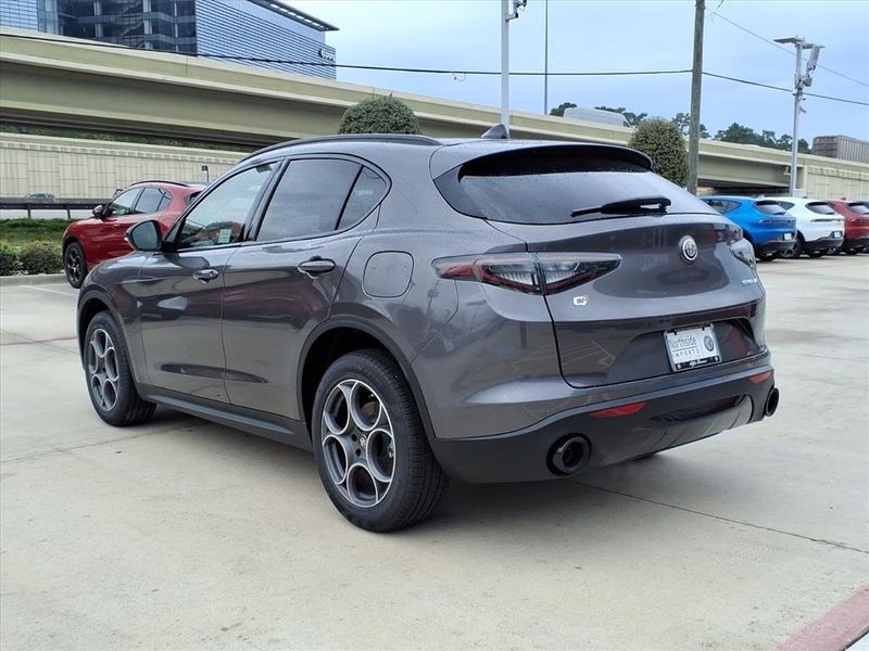 New 2025 Alfa Romeo Stelvio AwdImage 9