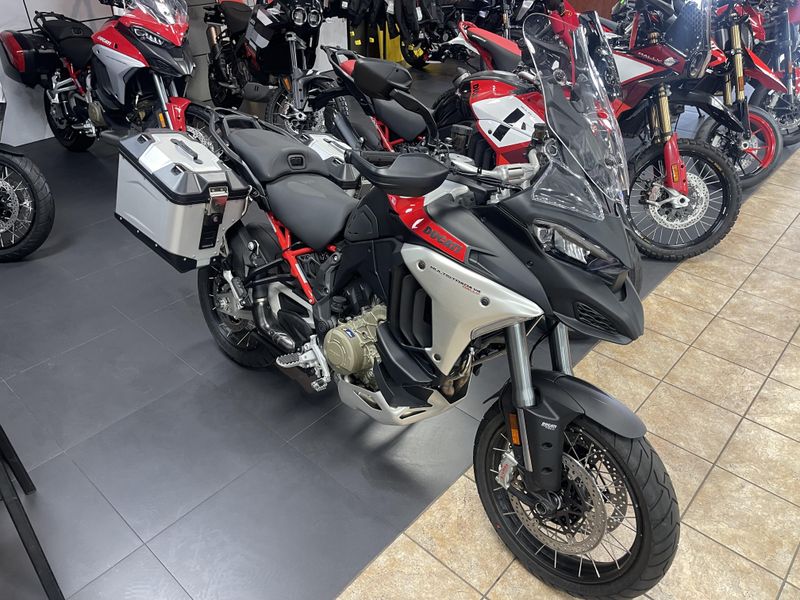 NEW 2025 Ducati MULTISTRADA V4 RALLY TRAVEL & RADAR SPOKED WHEELS Image 3