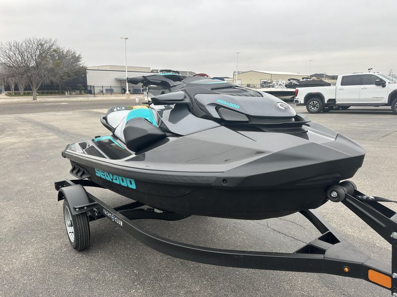 2025 SEADOO GTR 230 WITH SOUND SYSTEM ECLIPSE BLACK AND REEF BLUE Image 7