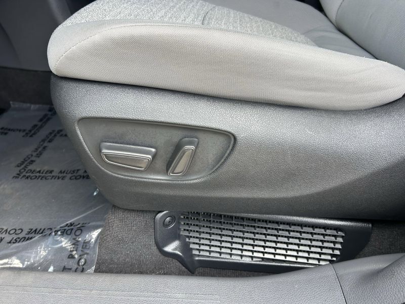 2023 Toyota Sienna LEImage 20