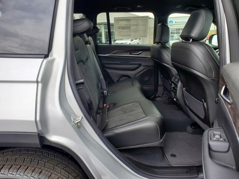 New 2026 Jeep Grand Cherokee Laredo Altitude 4x4