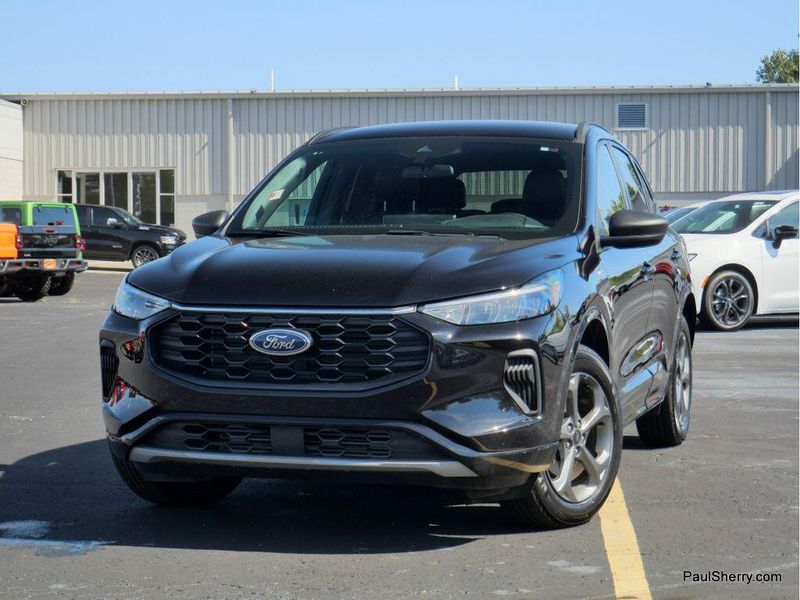 2024 Ford Escape ST-Line photo 2