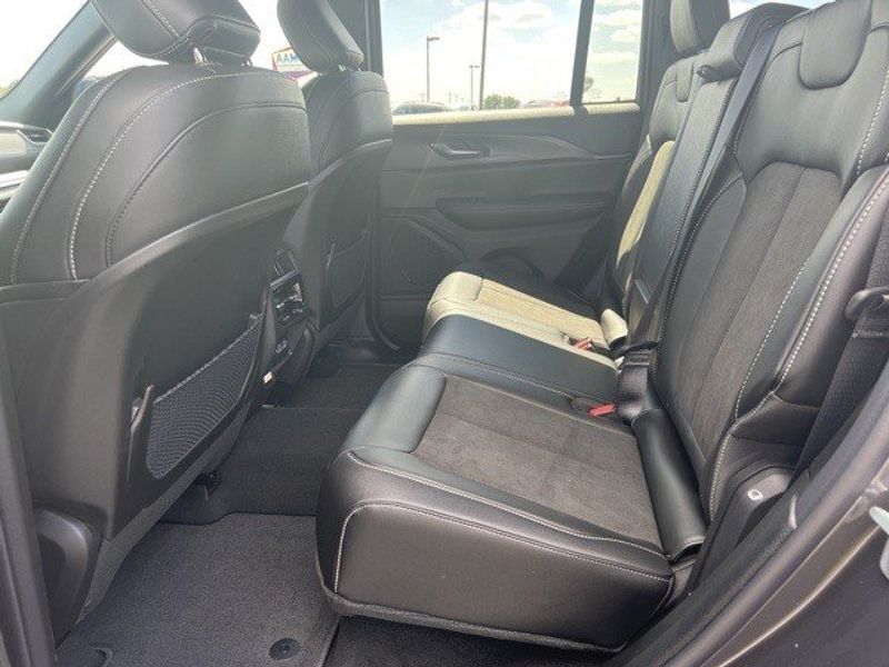 2023 Jeep Grand Cherokee Altitude 4x4Image 16