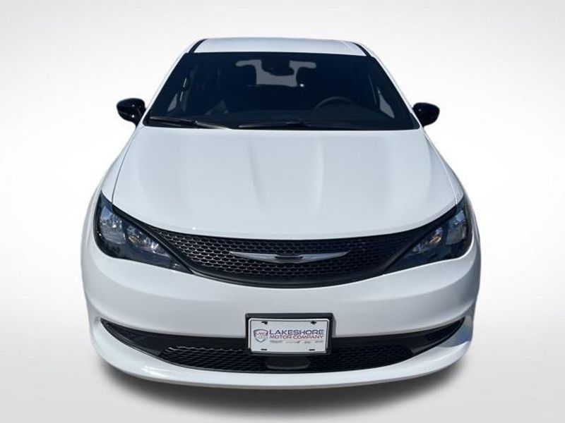 2026 Chrysler Voyager Lx