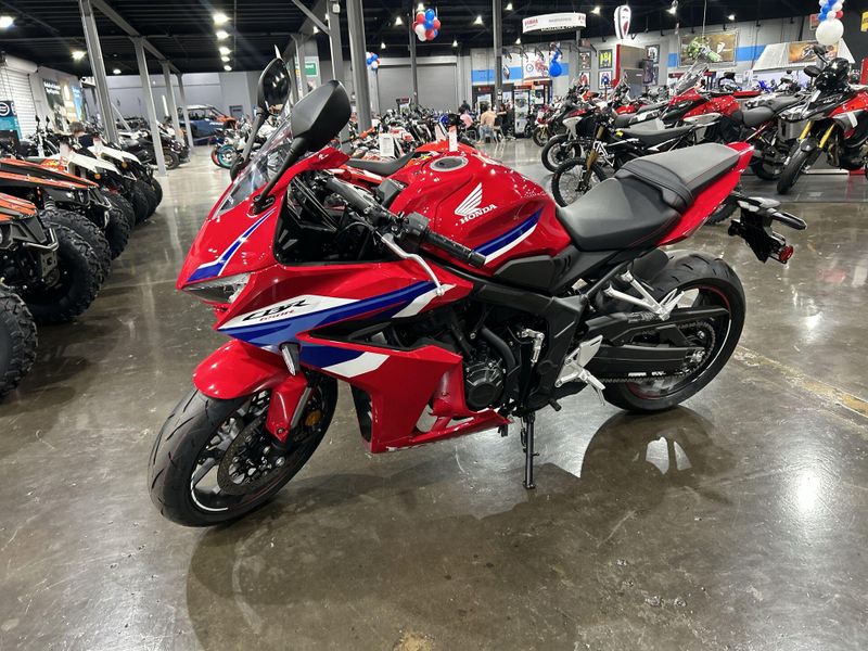 New 2026 Honda CBR650R E-CLUTCH Image 19