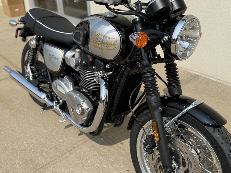 2025 Triumph Bonneville T120Image 8
