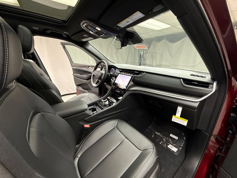 New 2025 Jeep Grand Cherokee Limited 4x4Image 22