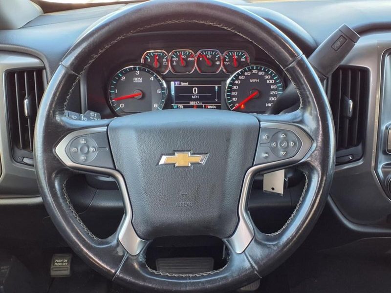 2018 Chevrolet Silverado 1500 LT photo 12