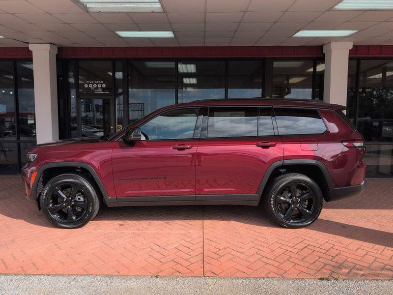 2024 Jeep Grand Cherokee L Altitude X 4x4Image 2