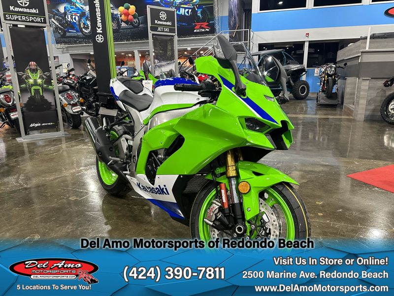 2024 Kawasaki ZX1002LRFBL-GN2  in a LIME GREEN/PEARL CRYSTAL WHITE/BLUE exterior color. Del Amo Motorsports of Redondo Beach (424) 304-1660 delamomotorsports.com 